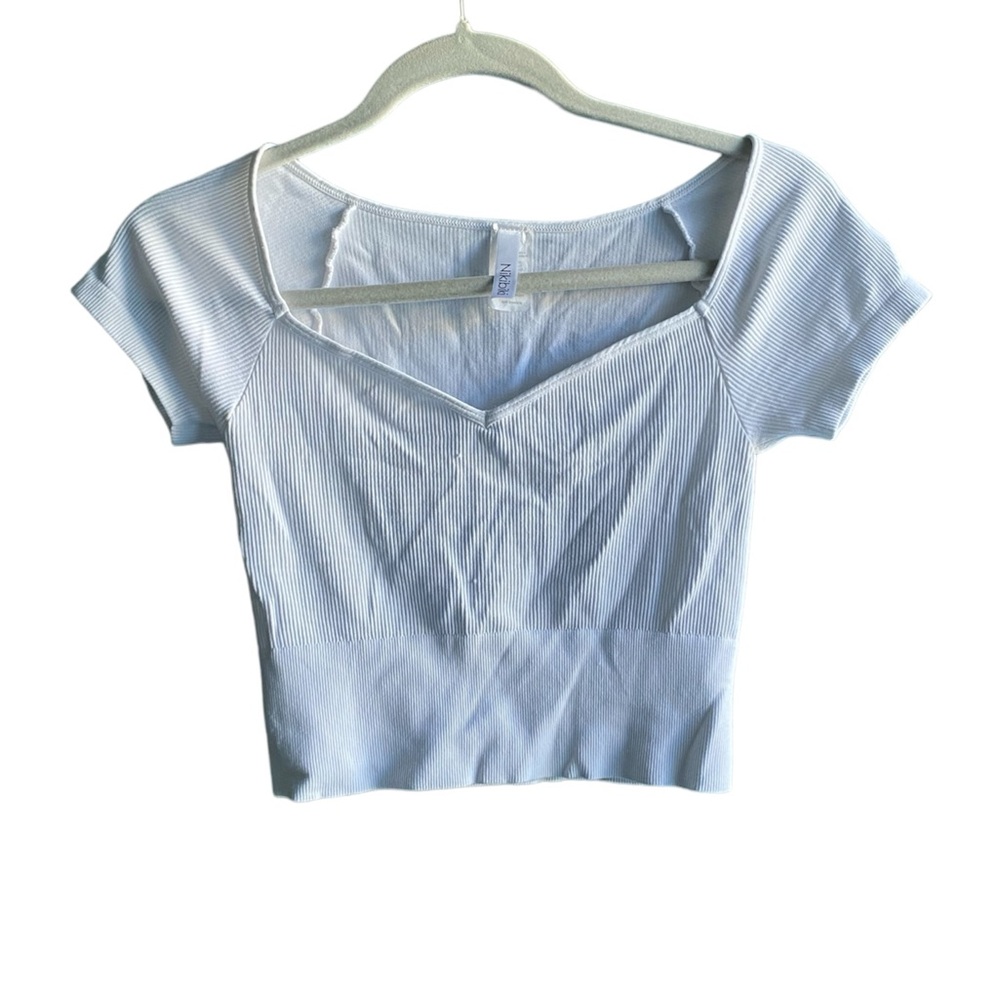 Nikibiki White Seamless Crop